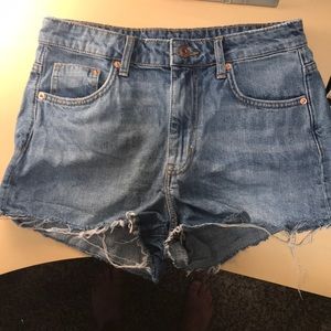 adorable never worn high waisted H&M shorts!